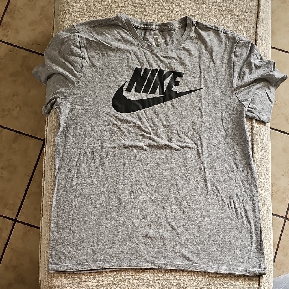 Nike Gray and Black Short Sleeve Tee